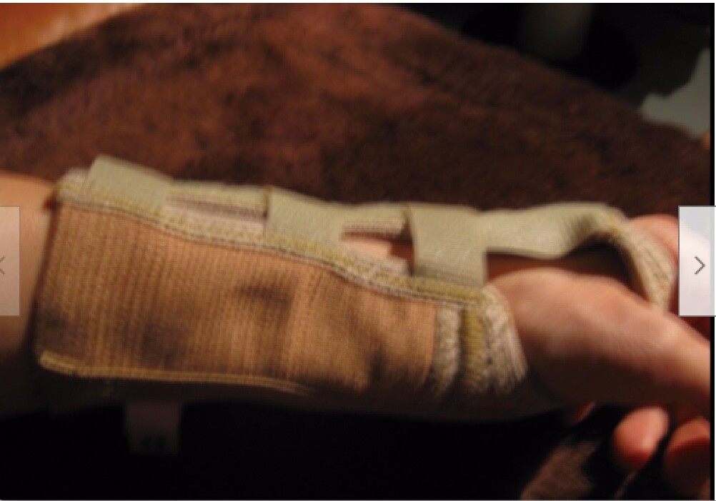Sammons Preston wrist splint Right: medium, Left:large,length 7.5″ carpal tunnel