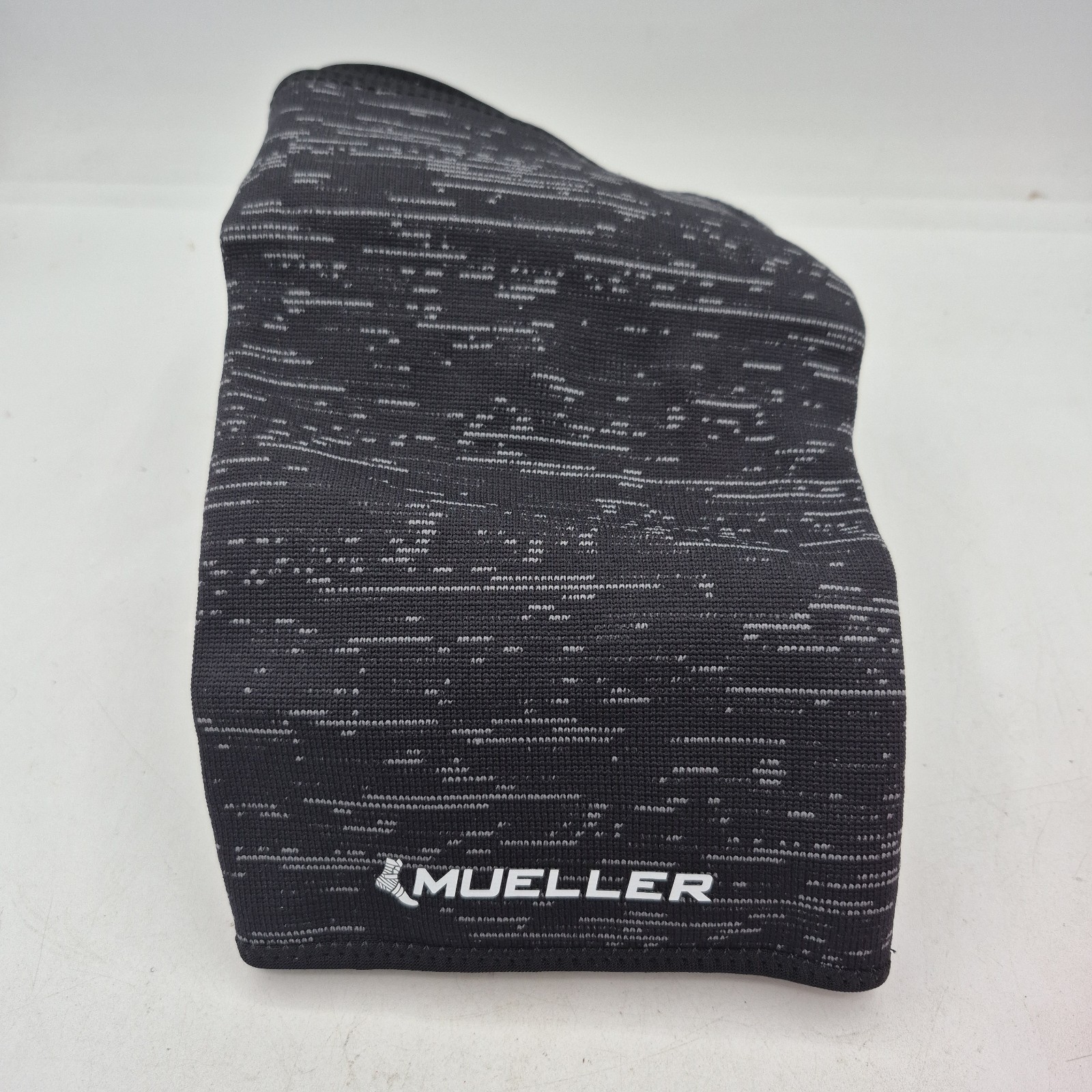 Mueller Hybrid Wraparound Knee Support, One Size Fits Most, Min Support