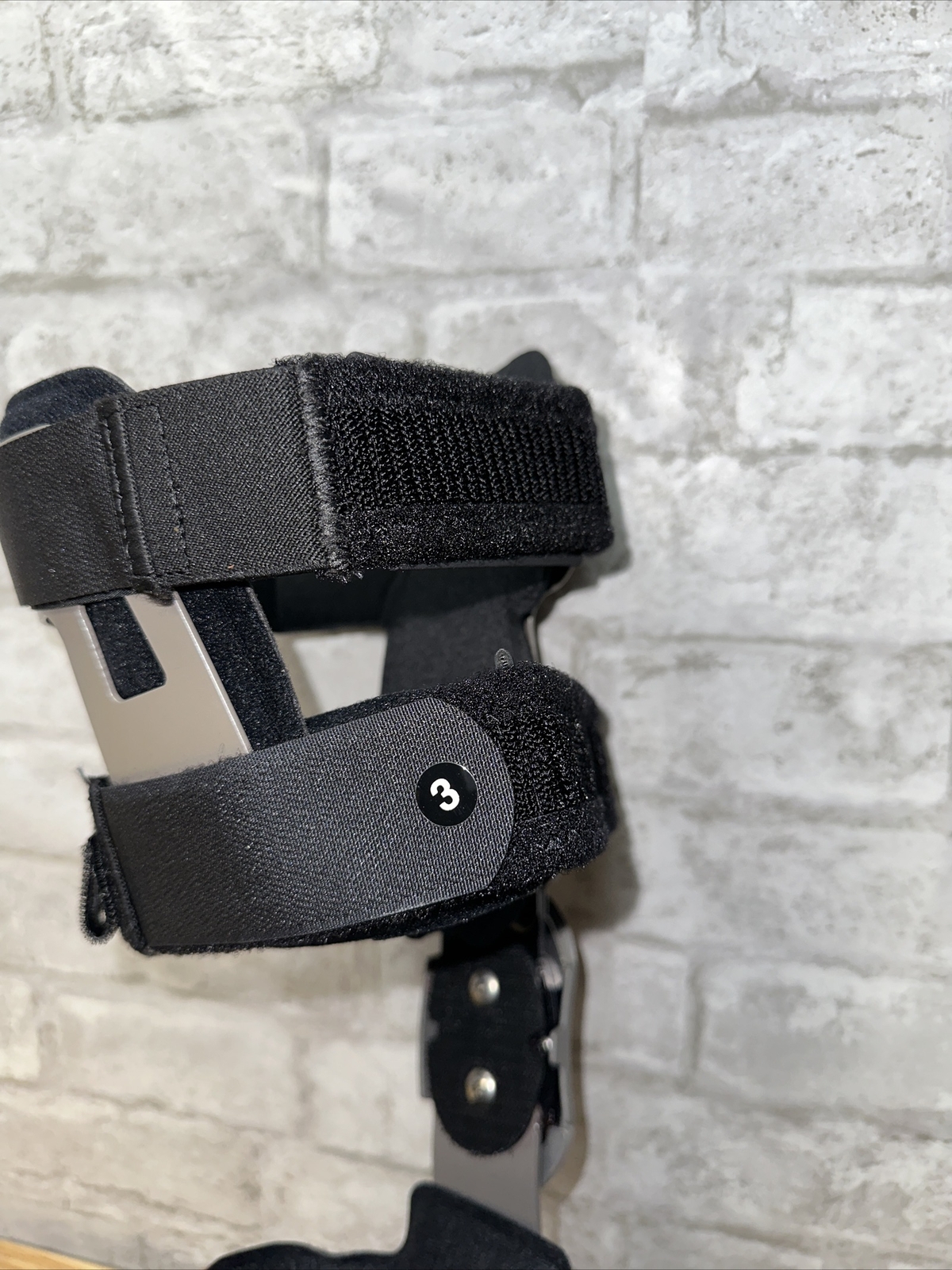 Bledsoe Thruster 3, Lateral, SIZE , XS , Right 4 Straps Black Knee Brace