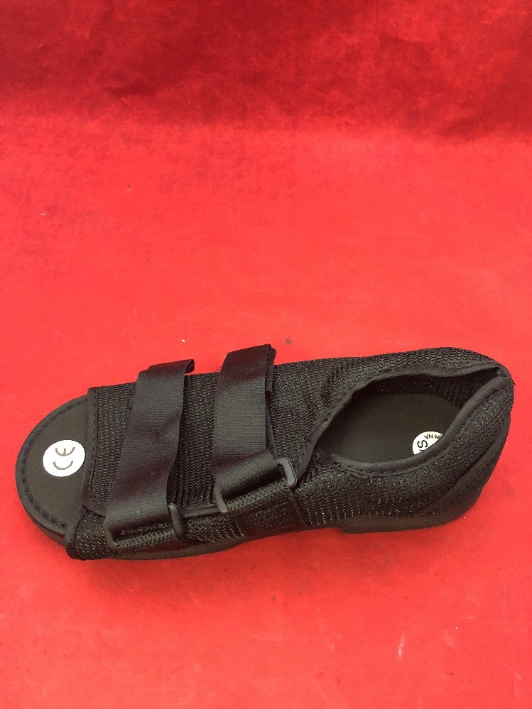 One Brand New Orthopedic Post-Op Shoe Left/Right Female Small 9.5″x3.5″ Black