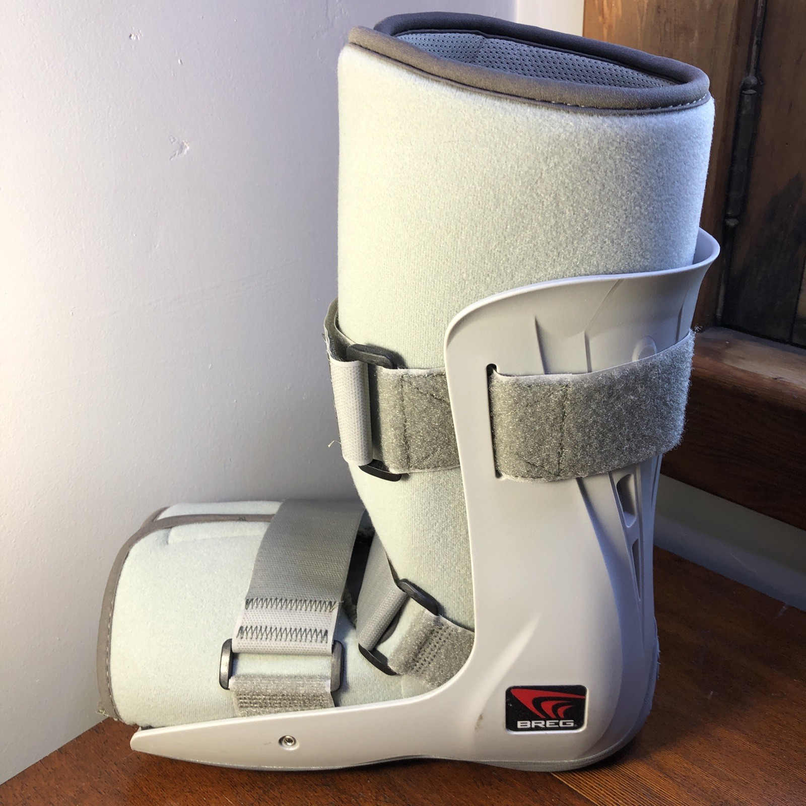 BREG Genesis Walker BOOT 3-Strap W/Air Pump Ankle Support Size Medium-Worn Once