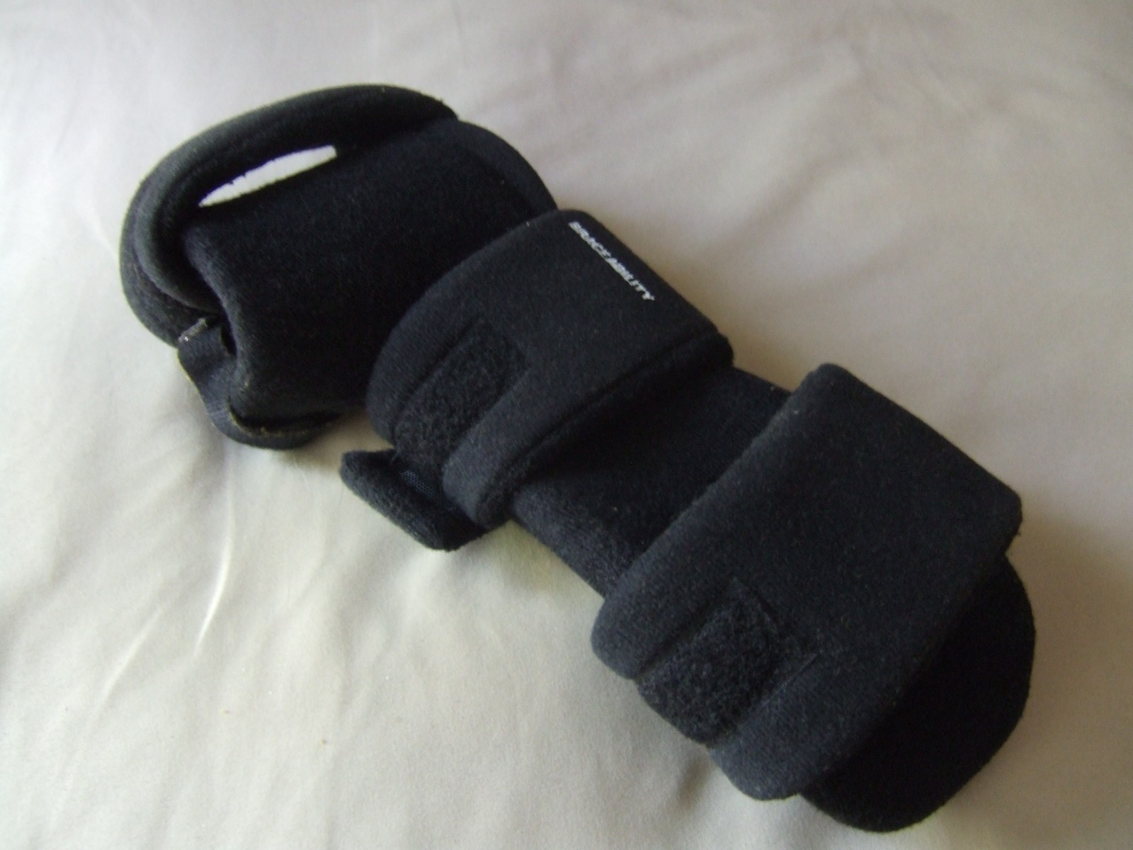 Braceability Right Hand Wrist Brace Soft Immobilizer Black Splint