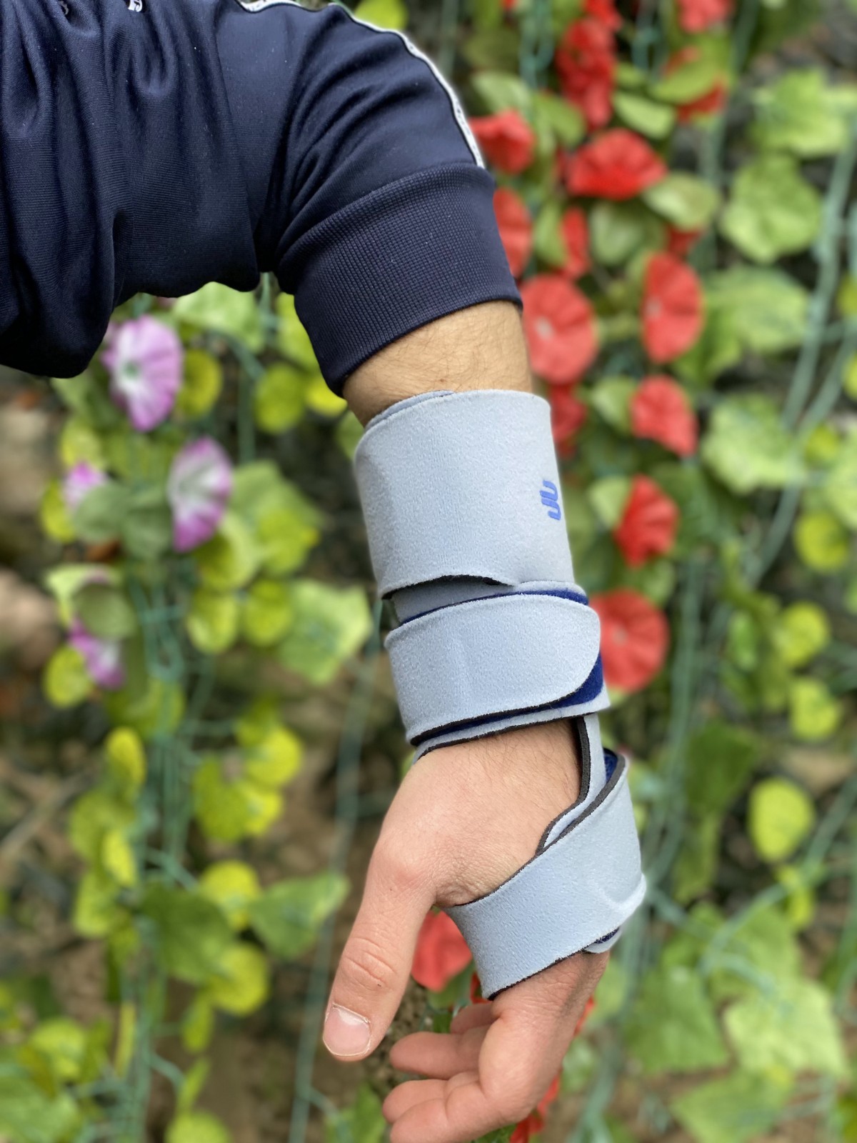 Bauerfeind Manuloc Wrist Stabilizing Support Size 1 Left Carpus Joint
