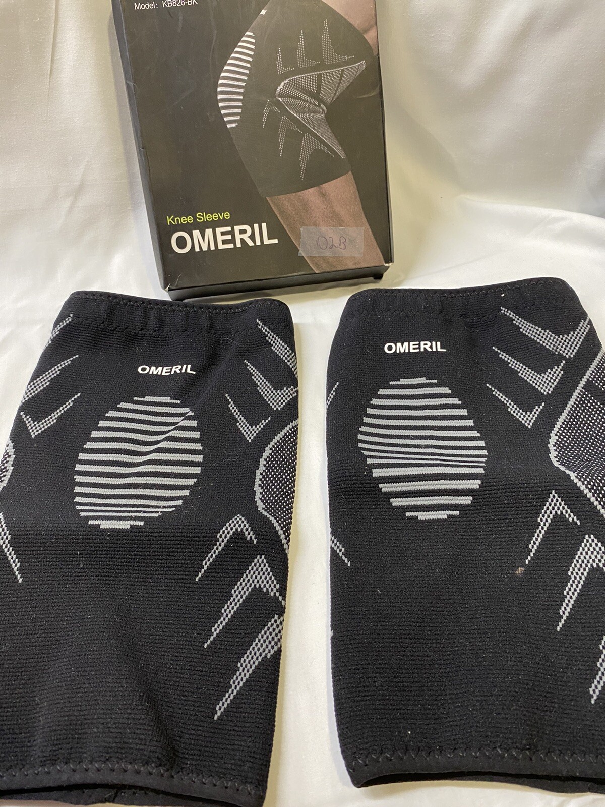 4 way compression knee sleeve model: KB826-BK Size Medium Set Of 2