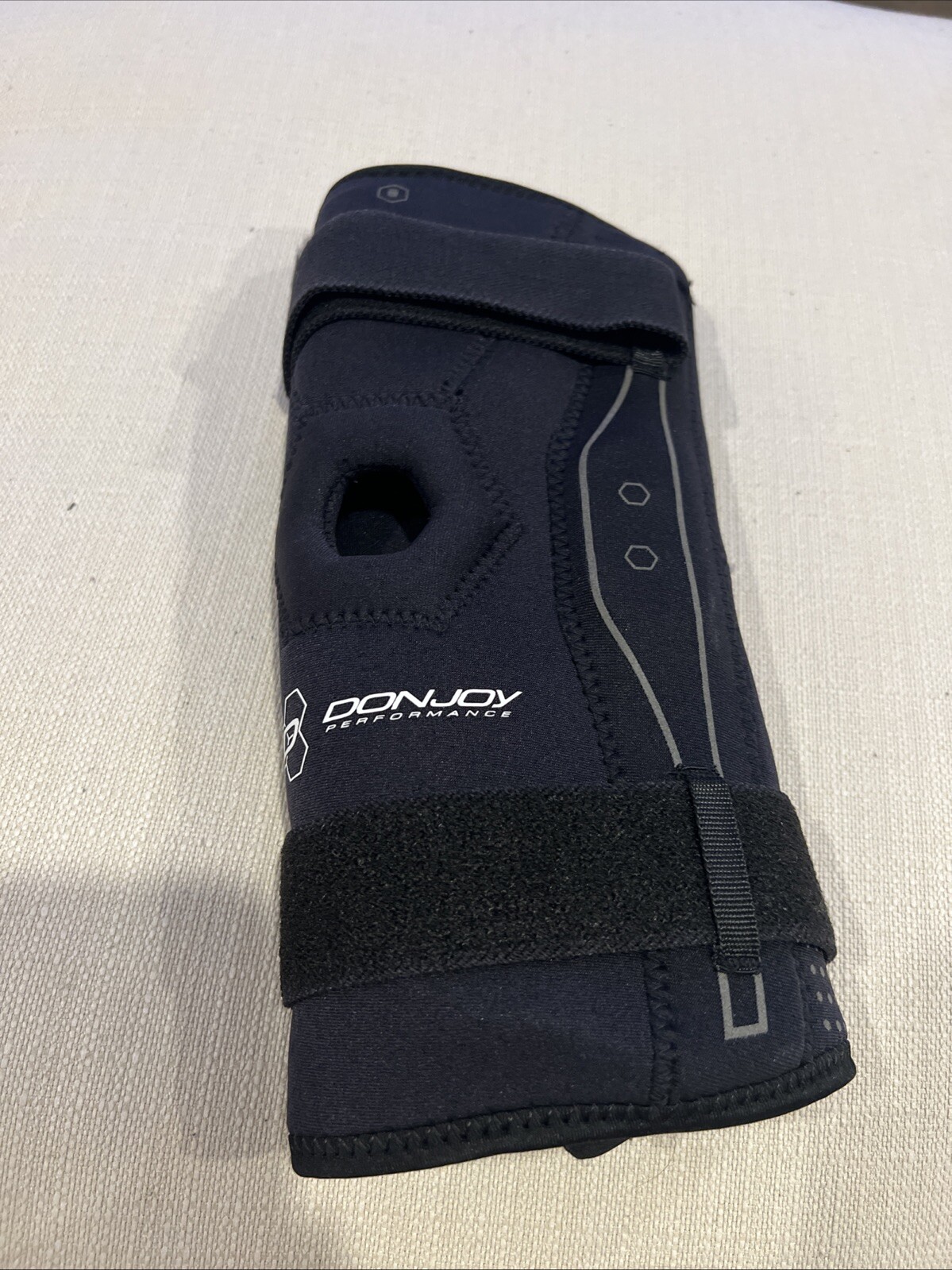 DONJOY BIONIC KNEE BRACE SMALL, BLACK *DISTRESSED PKG