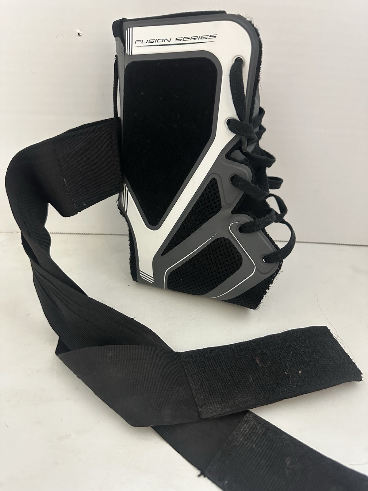 Ovation Black Medical Fusion Series Nu-Form Ankle Brace – SIZE MEDIUM