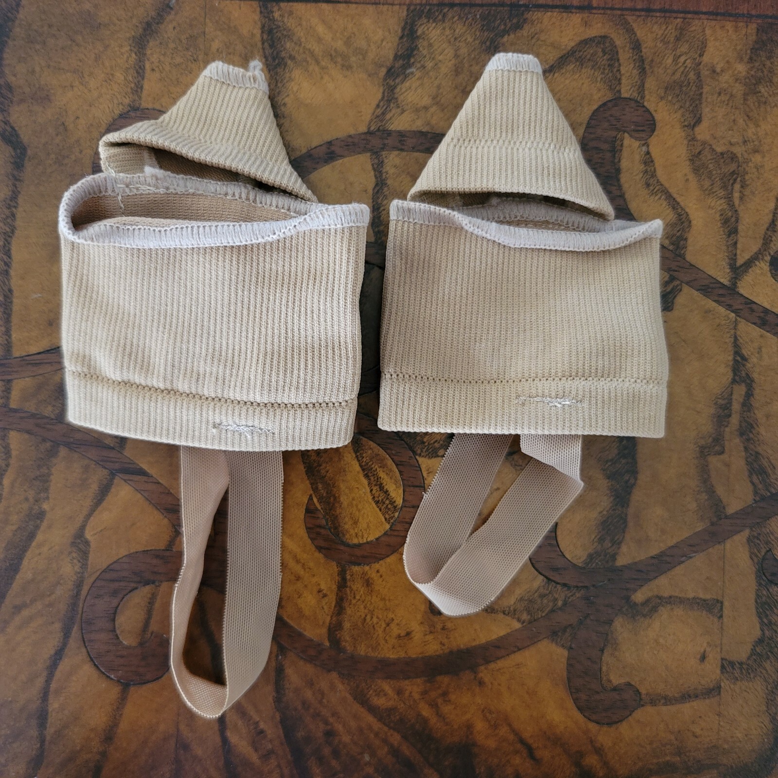 Bunion foot Sock Excellent Condition Rubber Grip Beige tan nude compression