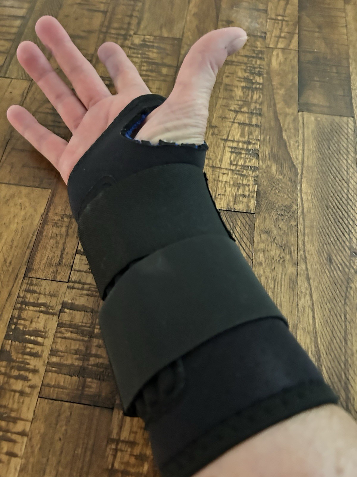VALEO Ambidextrous Wrist Wrap, Sturdy support for Repetitive Lifting And Work.
