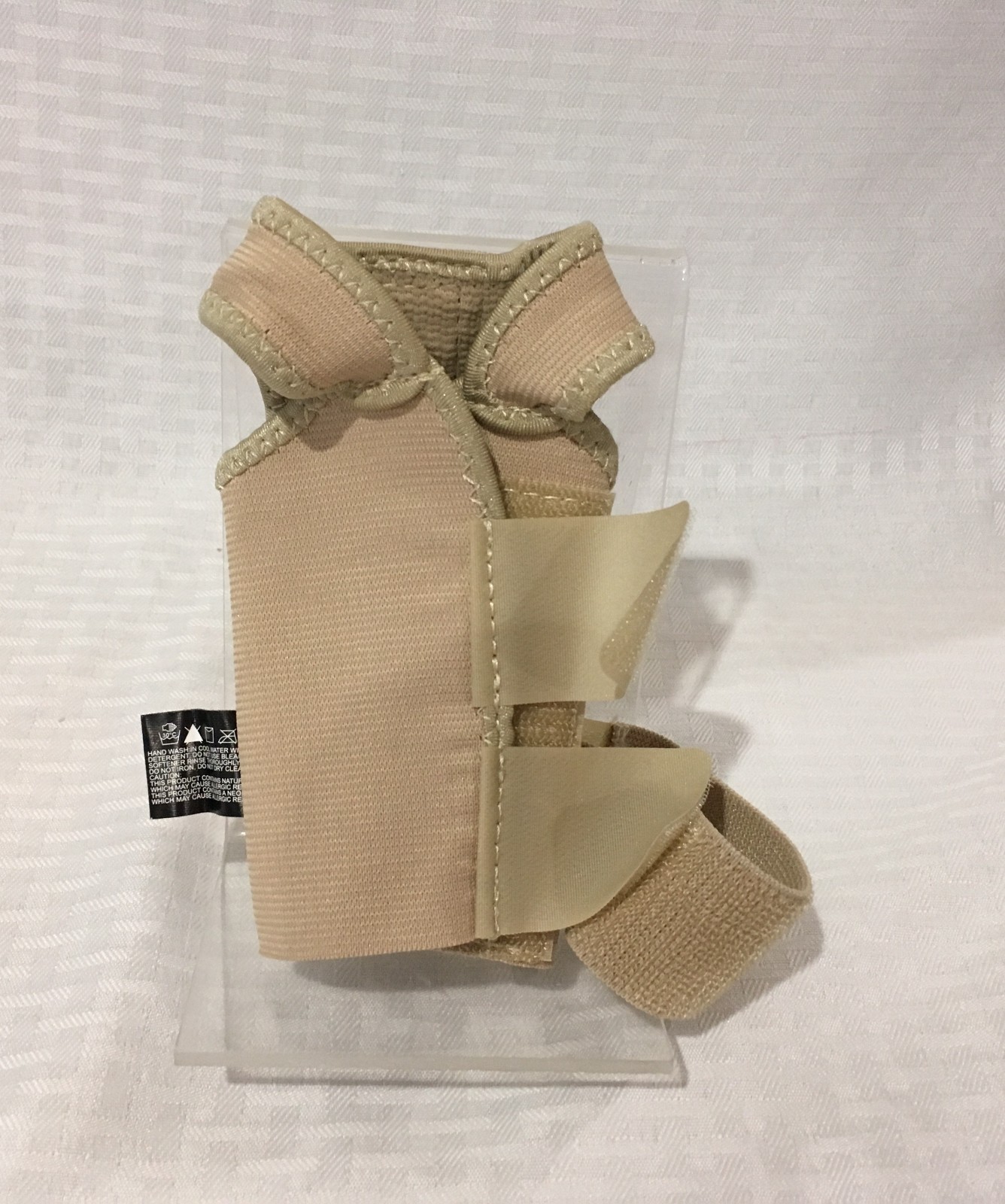 MUELLER ADJUSTABLE WRIST BRACE / SPLINT / TAN / ONE SIZE / LEFT OR RIGHT