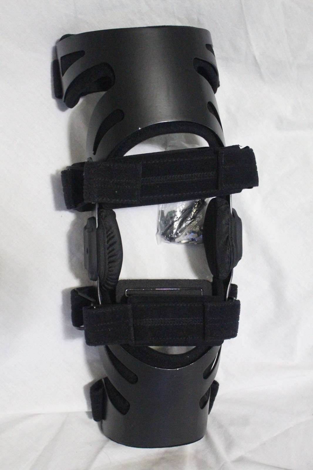 NEW Advanced Ortho Hinged ROM Sports Knee Brace for ACL 845 R Medium Right NIP