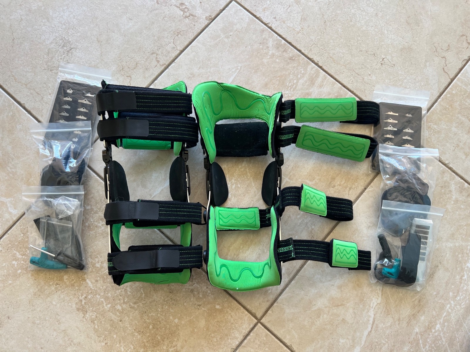 Range of Motion Knee Brace (right OR left, Medium size).