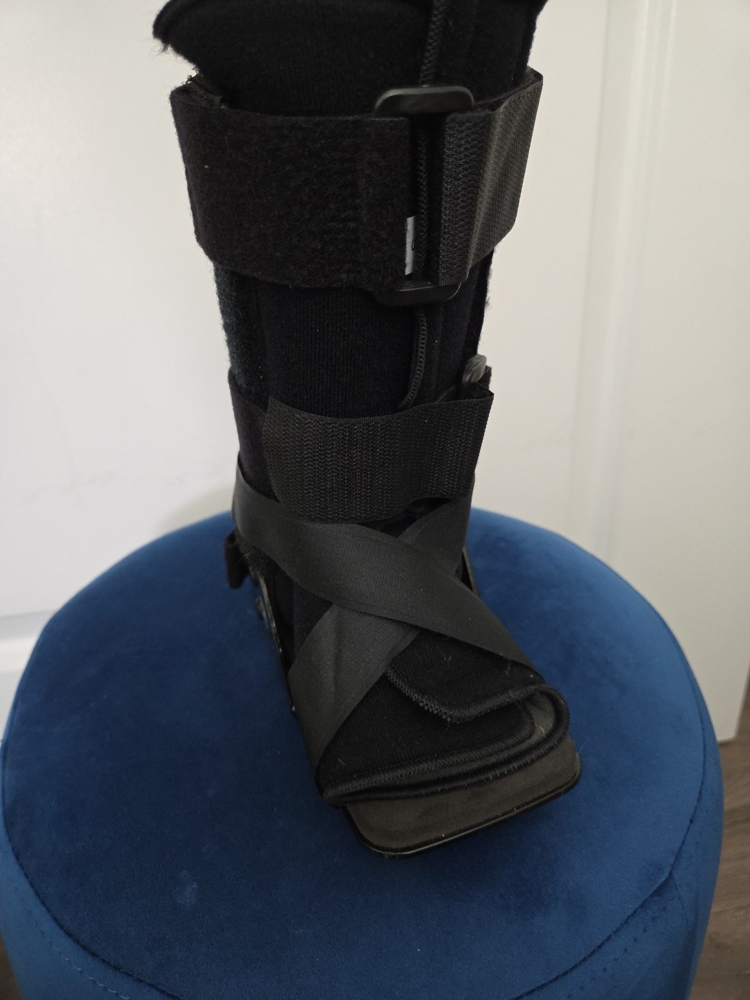 Breg Wee Walker Pediatric Size S Black Adjustable Straps