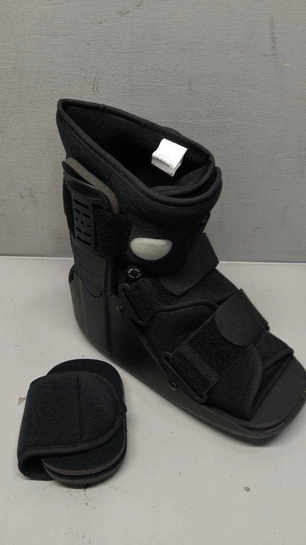 Air Walking Boot, Fracture Boot Short Walker Protection Fits Left or Right Foot