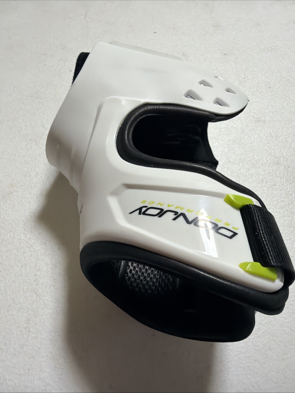 DonJoy Performance Pod Ankle Brace (Right/Medium/White)