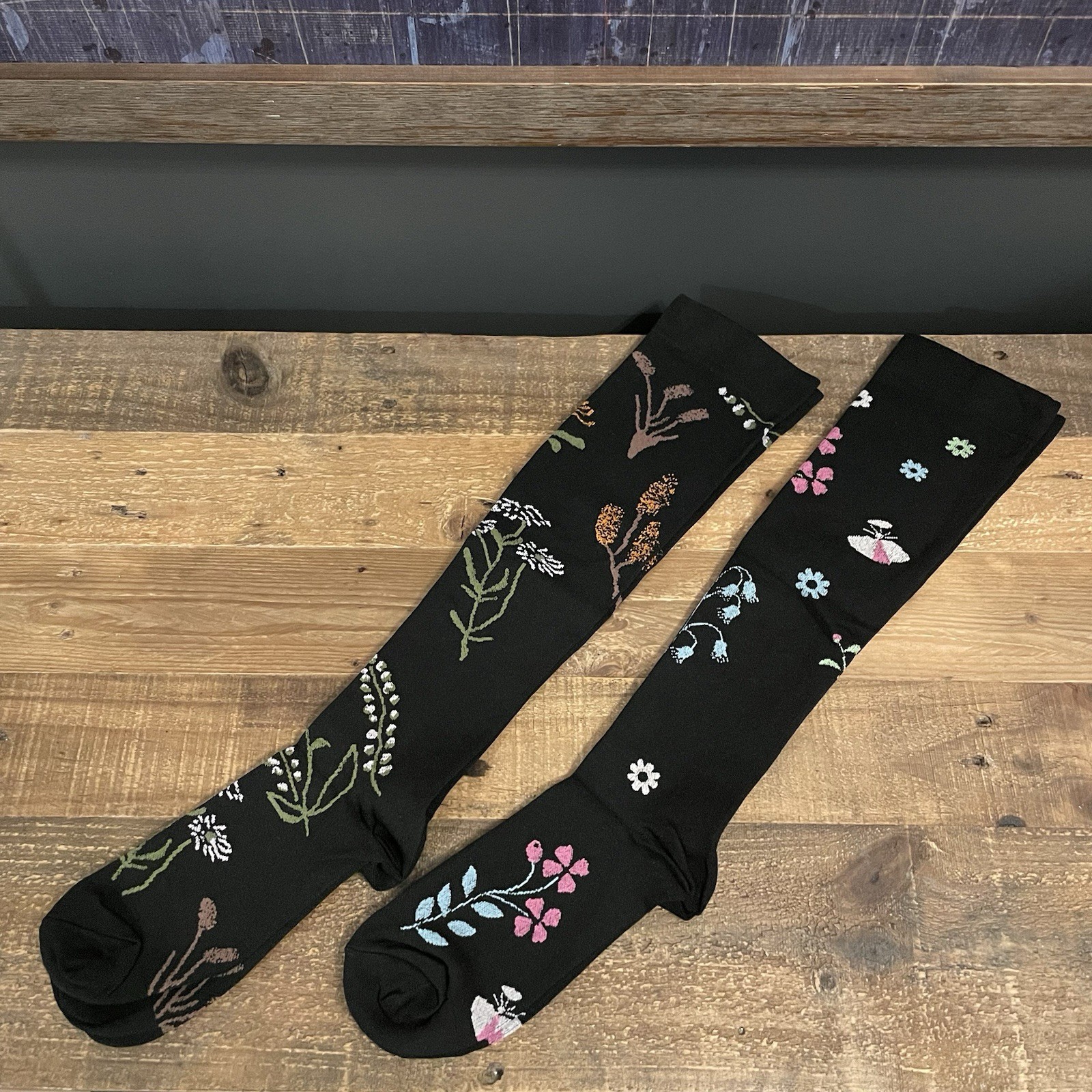 NEW 2 Pair Womens L/XL Compression Socks Walking Stockings Boho Floral Lot