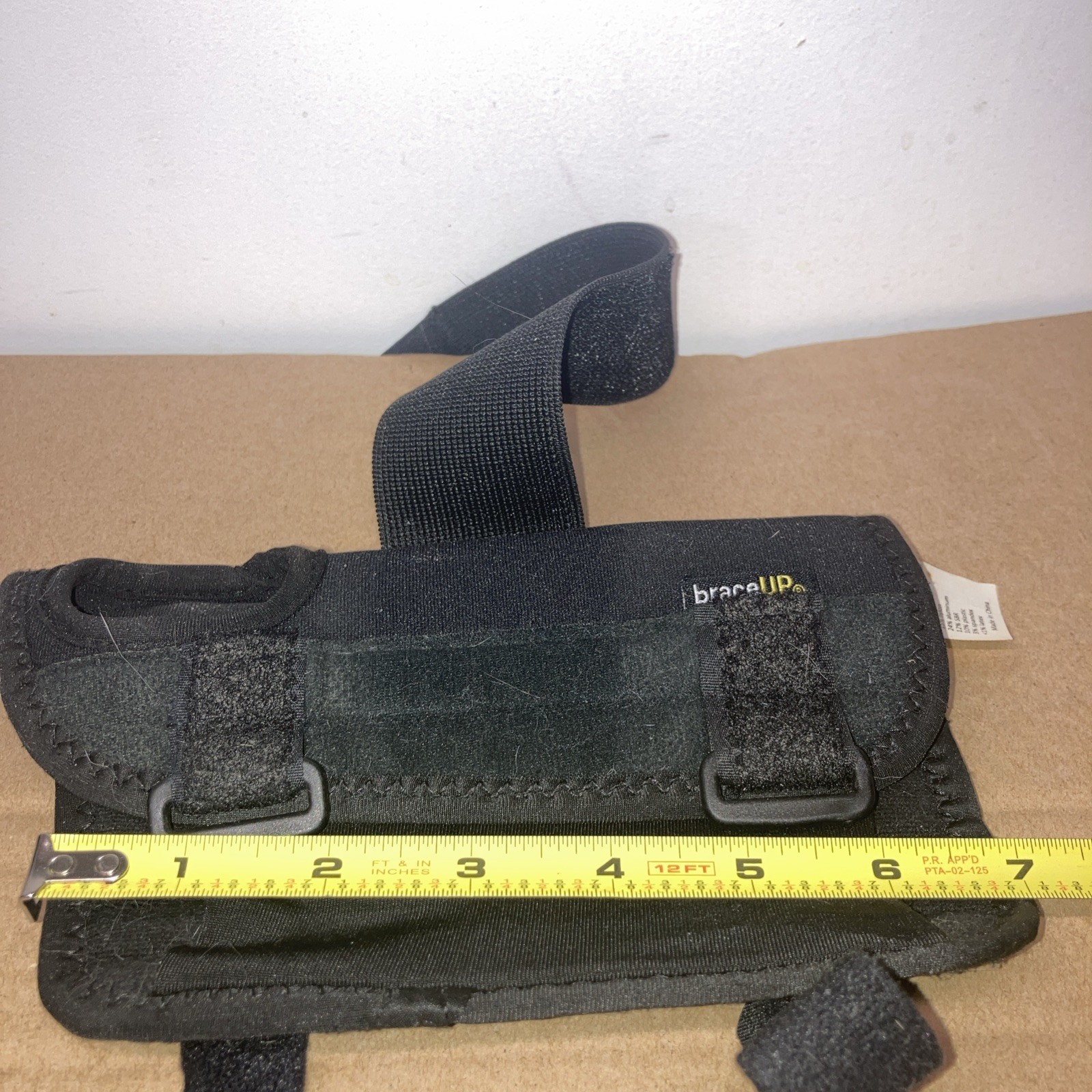 BraceUP Carpal Tunnel Wrist Brace for Men and Women Metal Splint for Left Hand