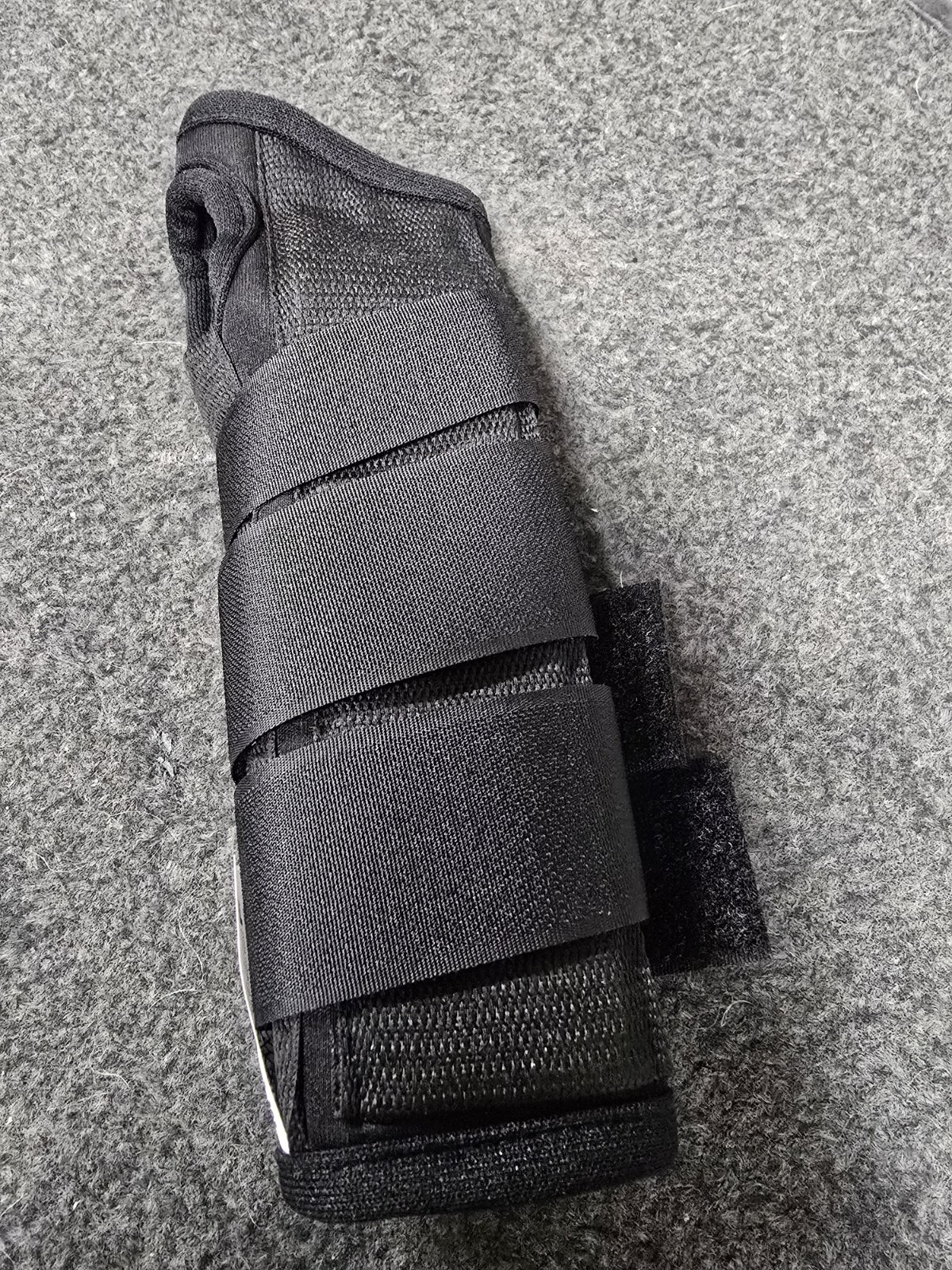 ACTIMOVE PROFESSIONAL LINE WRIST SPLINT 8 INCH, RIGHT HAND, SMALL, BLACK, NEW