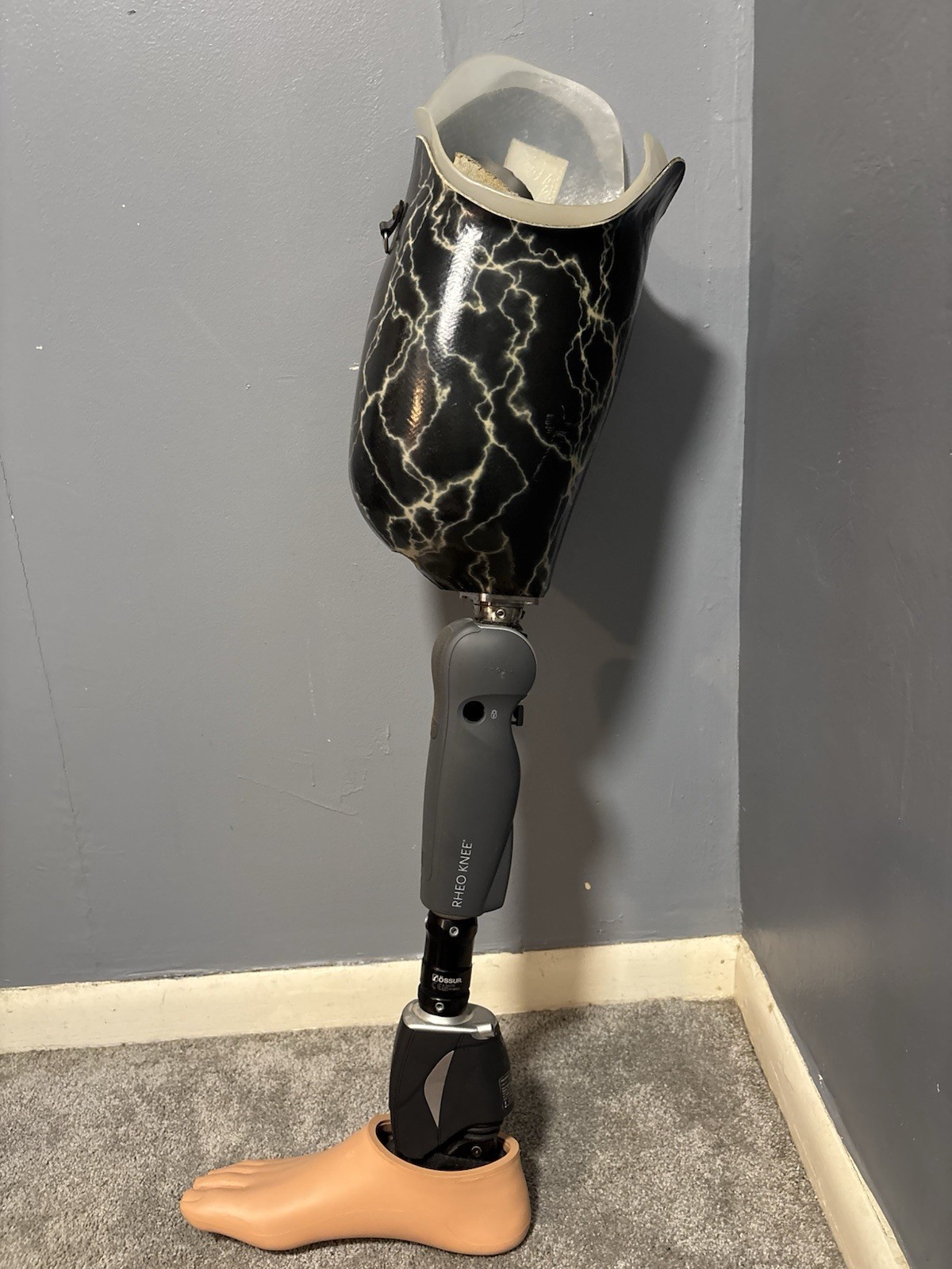 Ossur Rheo Prosthetic Knee with Upper and Lower Attachments Right Leg & Foot