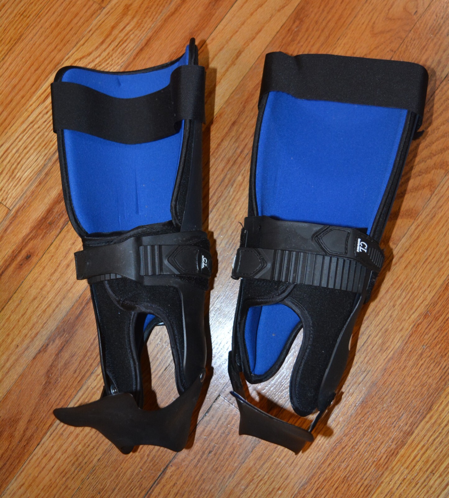 Medical CL ComfortLand Foot/Calf Brace Left & Right SMALL Heel PAD