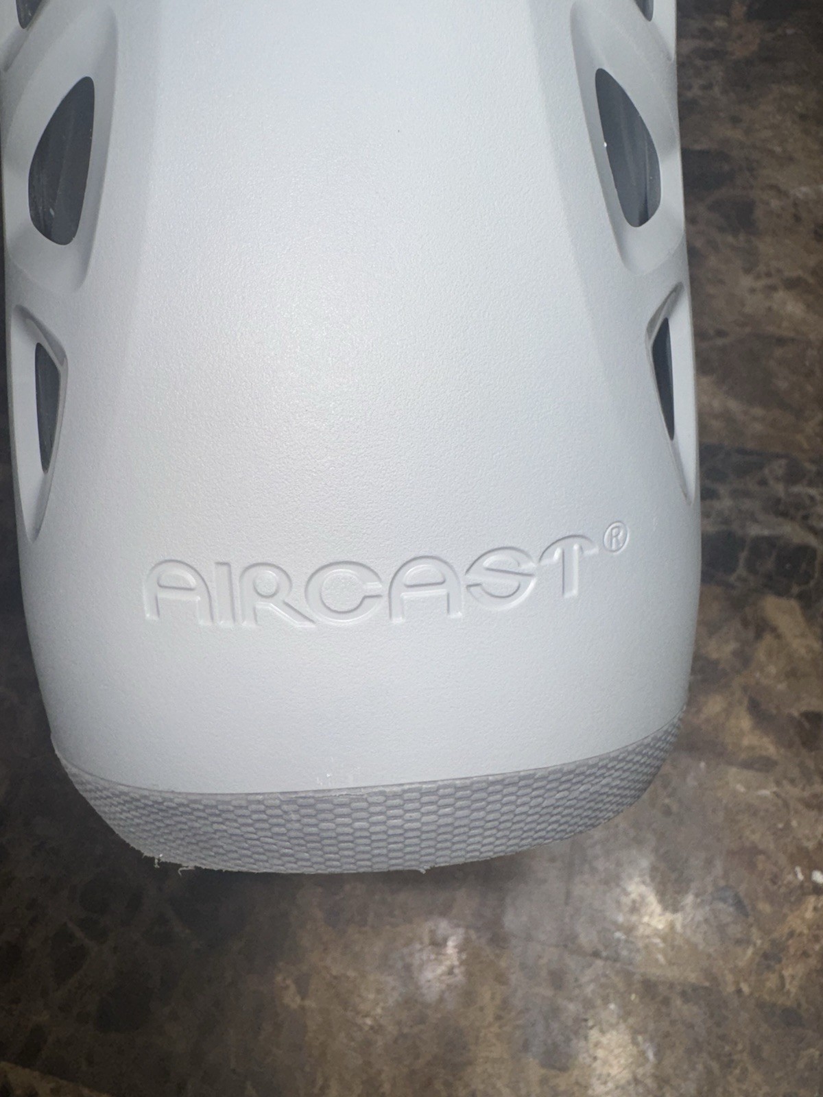 Aircast Softstrike Walking w/ Pump Boot DJO LLC – Size Medium – Air Cast Boot