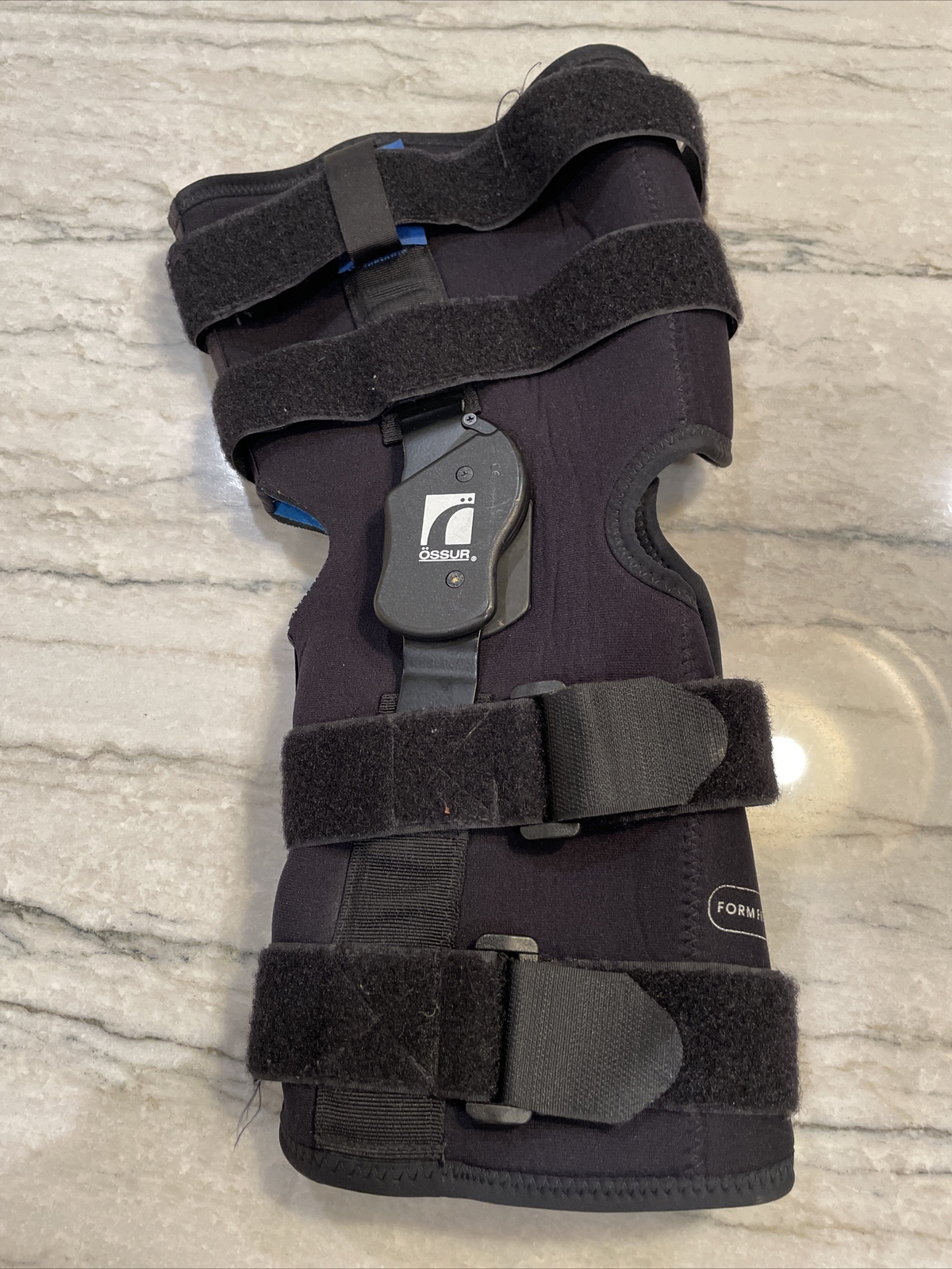 Ossur Form Fit Knee Brace Small Black Hinged Breathable Hook & Loop Wrap