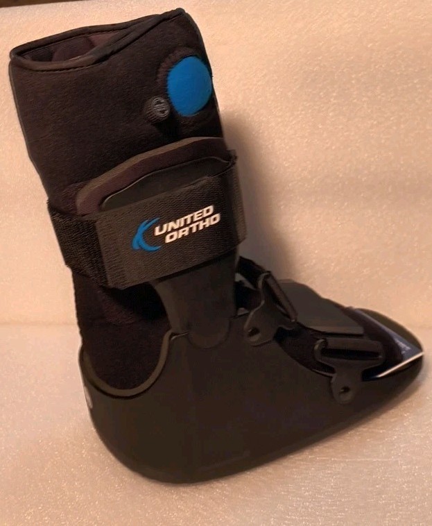 United Ortho Short Air Cam Walker Fracture Boot, Small USA 14113 Black