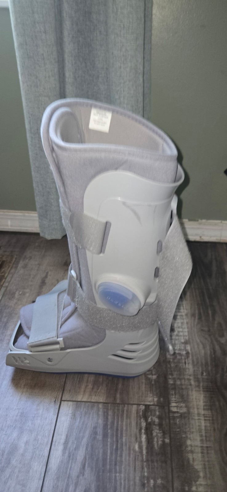 DeRoyal MEDIUM Full Shell Walker Boot w/Air Pumps – Stabilization