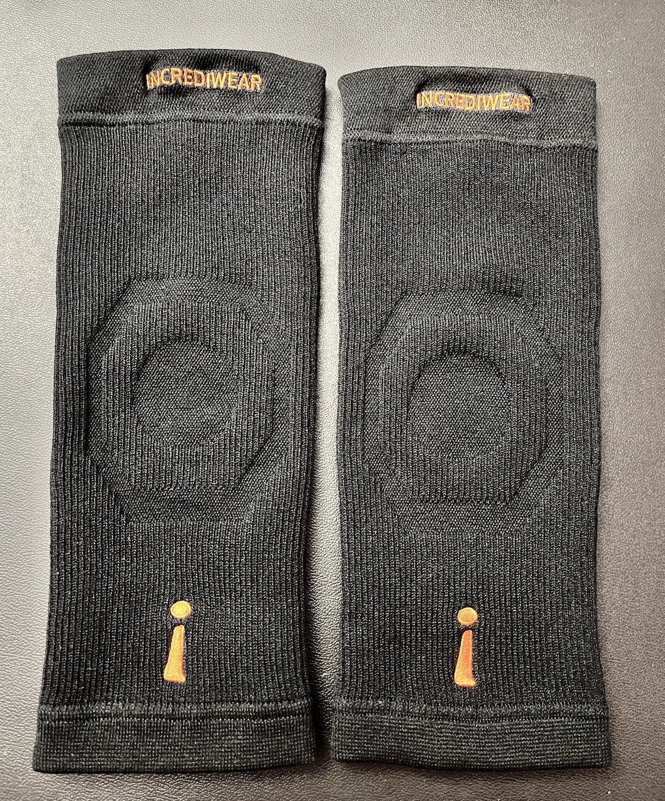 Incrediwear Knee Sleeve Pair Med Black Compression Support Brace – Used