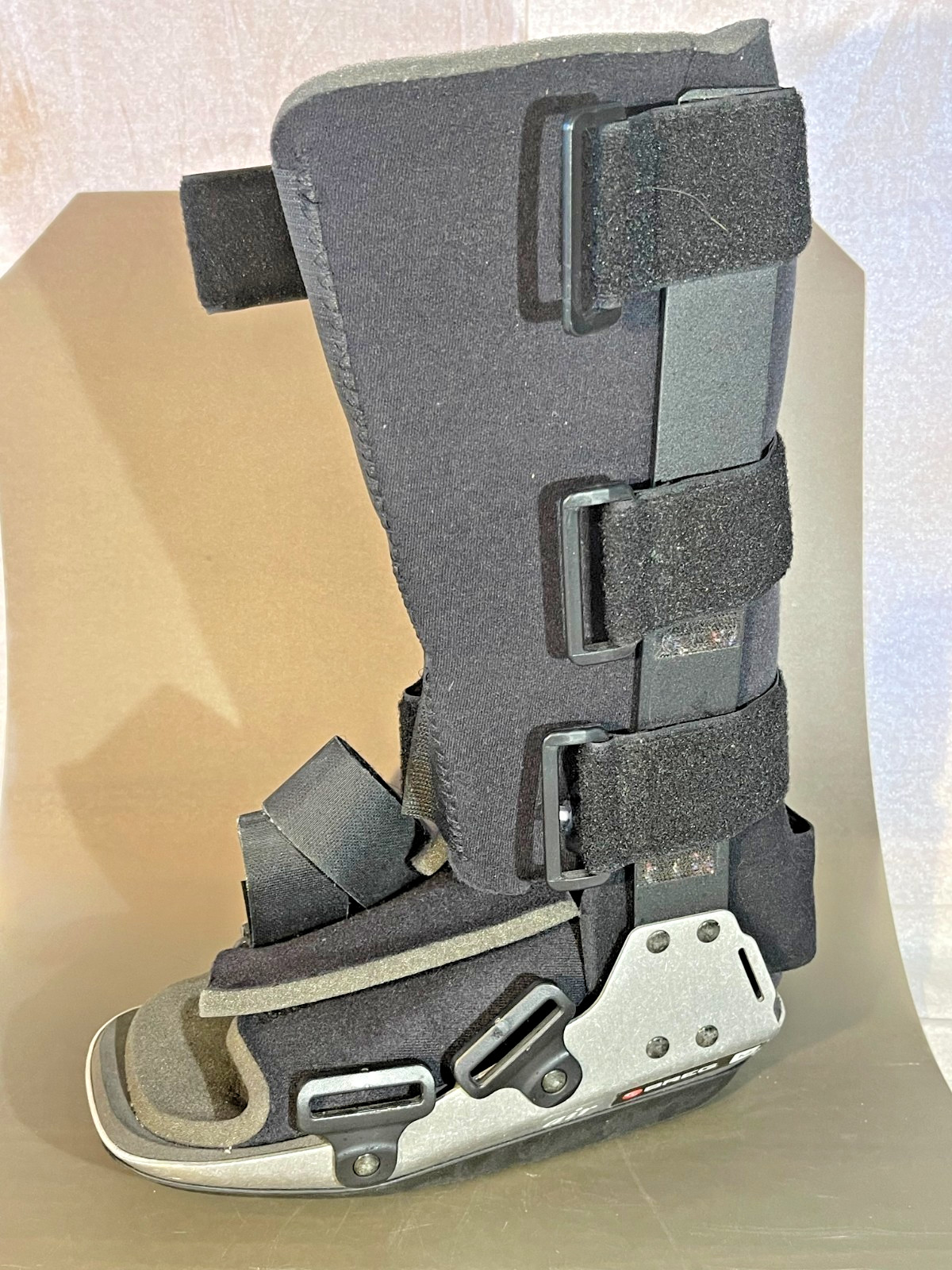 BREG (Medical Walking Boot) “High Top Foot/Ankle Surgery Brace” Size Med. (1455)