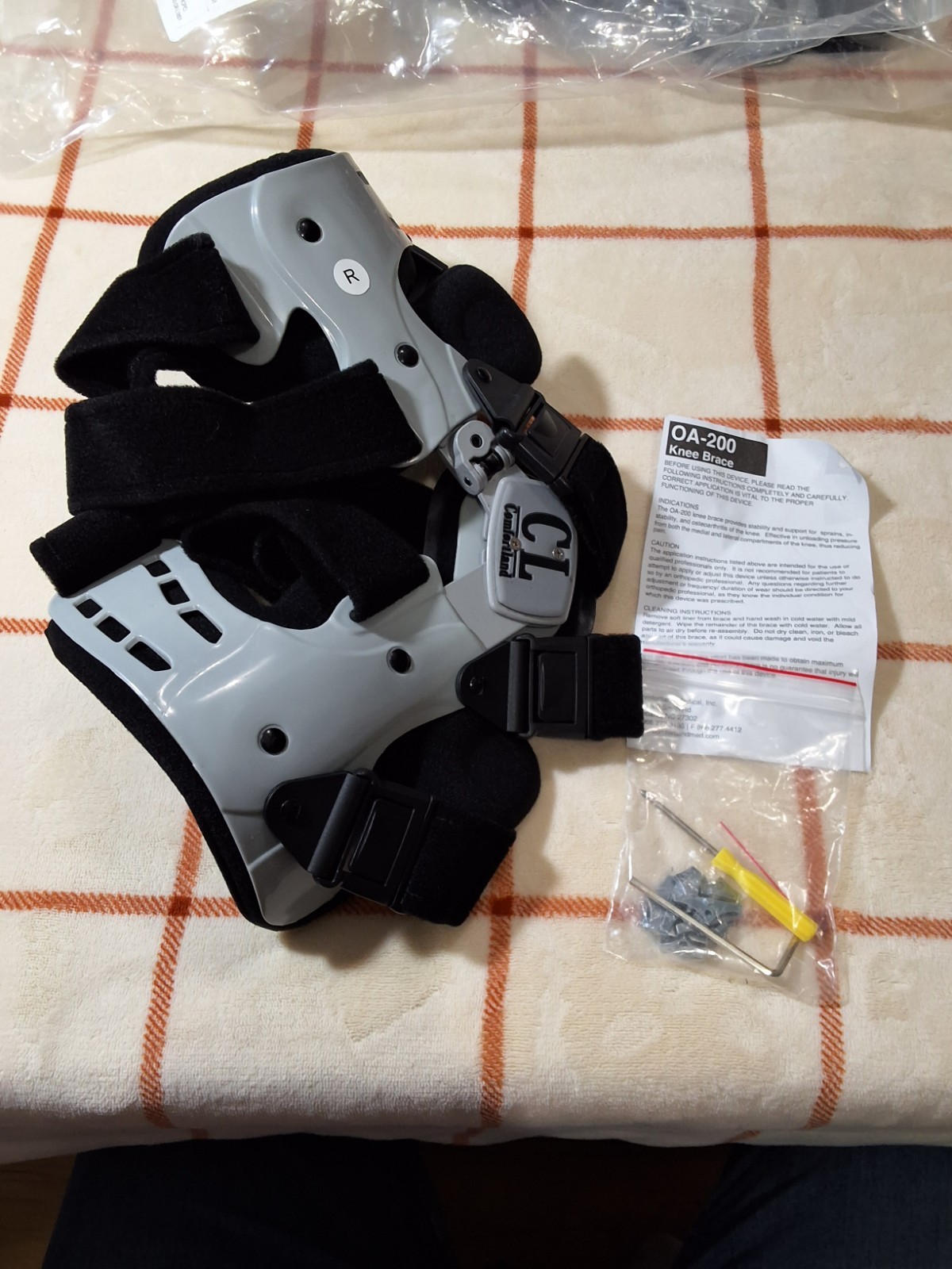 Comfortland Orthopedic OA-200-L, OA-200-R Knee Brace Left & Right (Pair) W/Tools