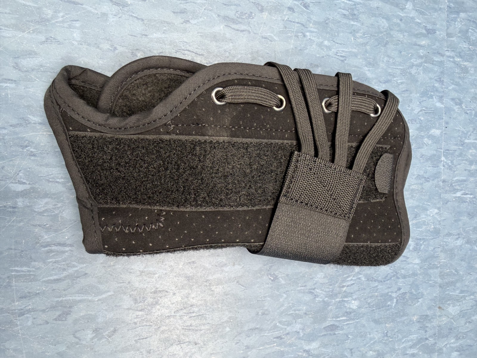 Adjustable Wrist Brace with Dual Stays – Size Medium Right Hand Free Ship – NEW