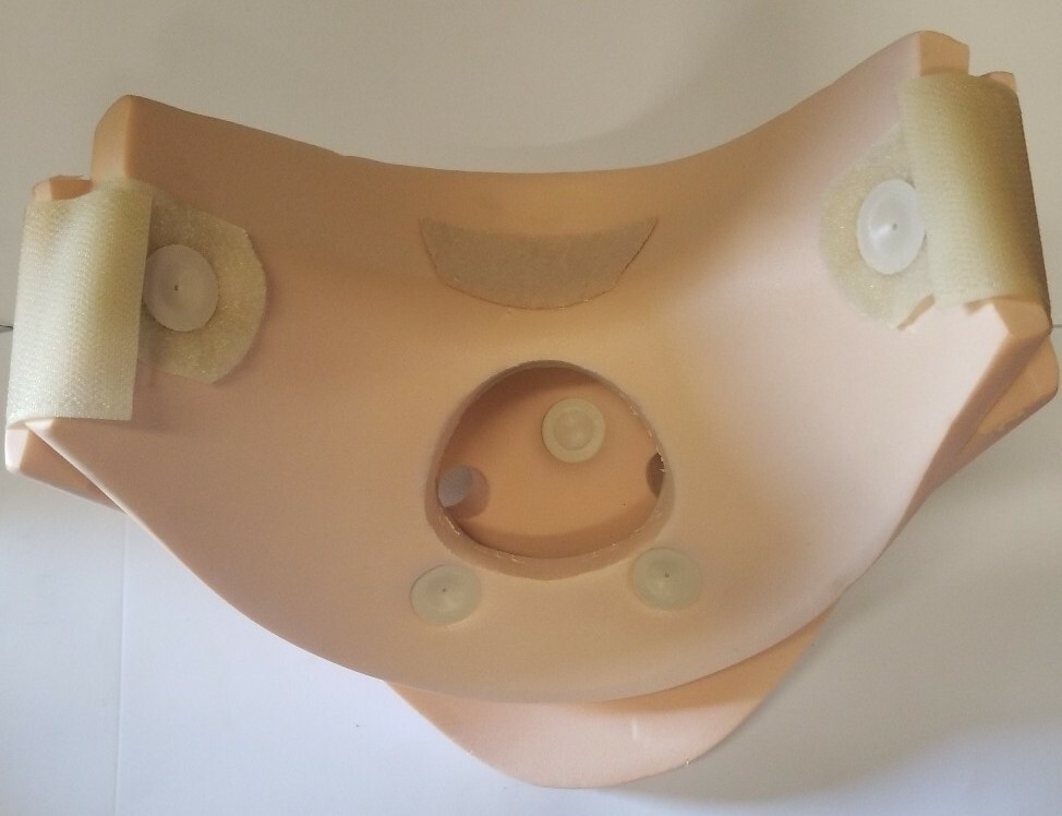 California cervical Collar. Support of neck. MEDIUM 3 1/4. Cir. 13″-16″ NEW
