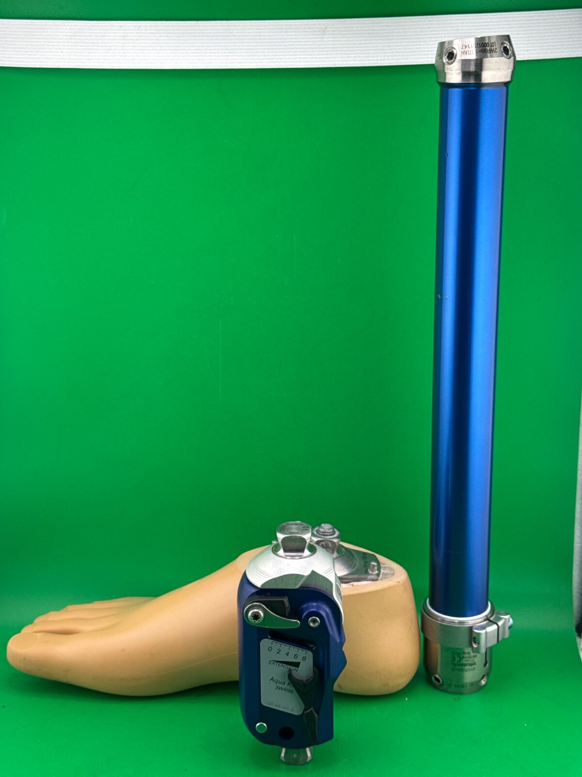 otto bock 3WR95 1WR95 4WR95=3 2WR95=1 aqua prosthetic. Knee, right foot sz 24
