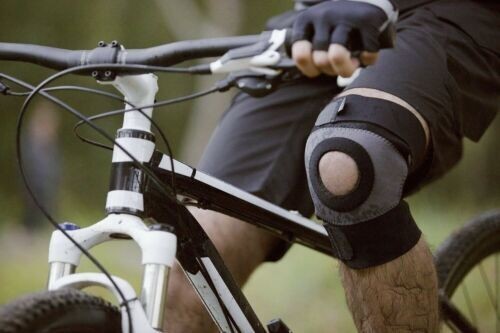 3M Futuro Sport 45696 Knee Support Moisture Control Moderate Medium Black 1ct