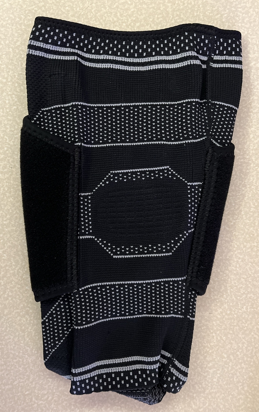 McDavid 5147 ELITE Engineered Elastic Knee Support w/ Dual Wrap Size Medium