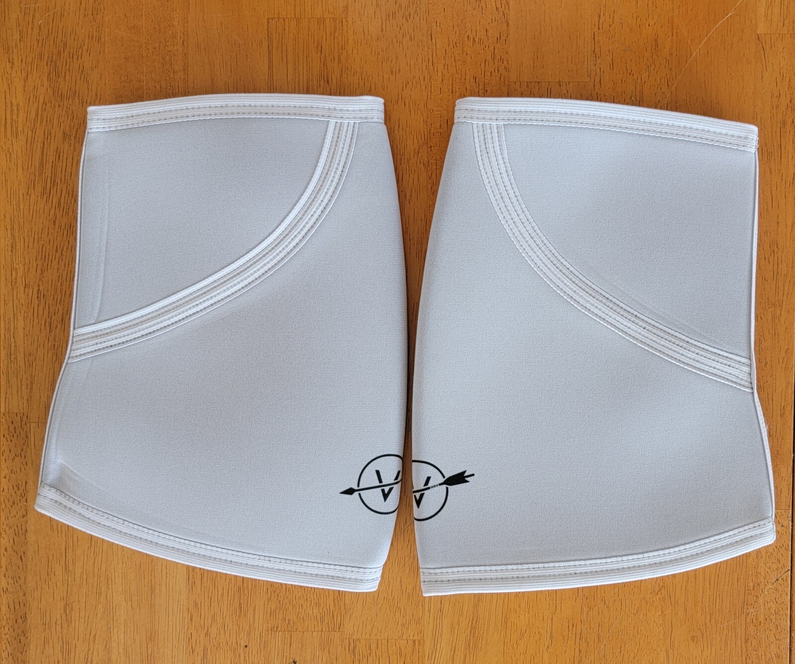 Light Grey Unpatterned Knee Support Sleeve Sports Neoprene New Medium #1