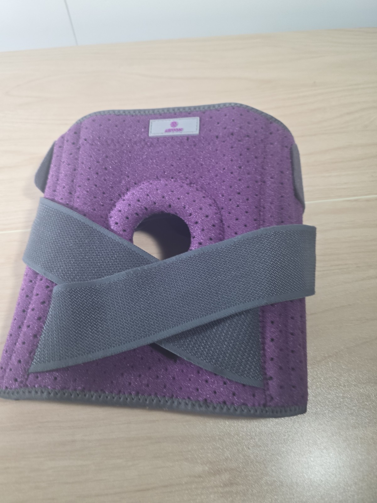 abyon 4x/5x knee support brace purple in color, open, New Without Box