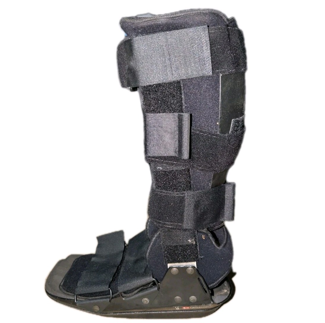 Bledsoe Walker Size M Black Walking Boot Foot Ankle Injury Black Cast Metal