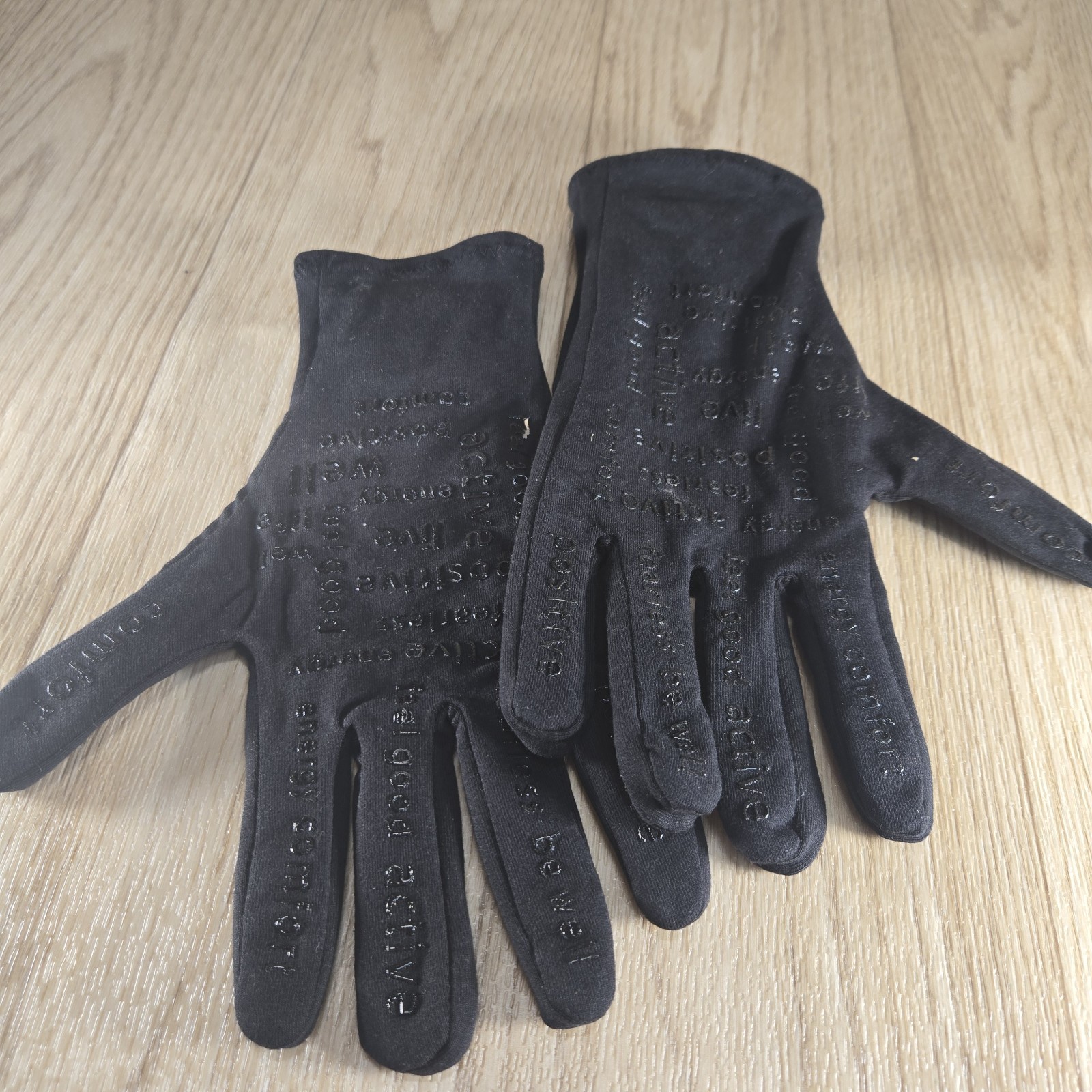 Intellinetix Wearable Vibrating Therapy Gloves – Adult Large -BLACK
