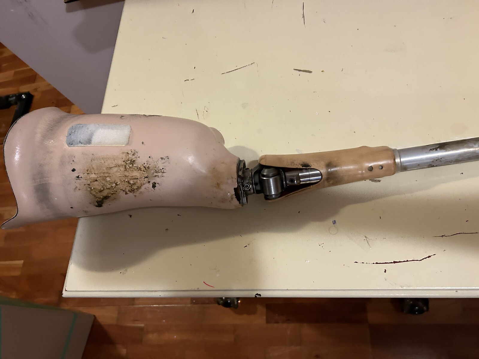 Vintage PROSTHETIC LEG LEFT FOOT FULL LEG Above Knee THIGH 10.5″ foot