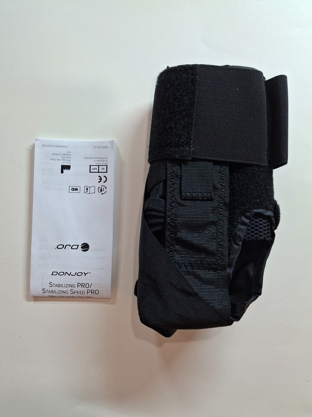 DonJoy Performance ANAFORM Lace-Up, Figure-8 Straps Ankle Brace, Black, Open Box