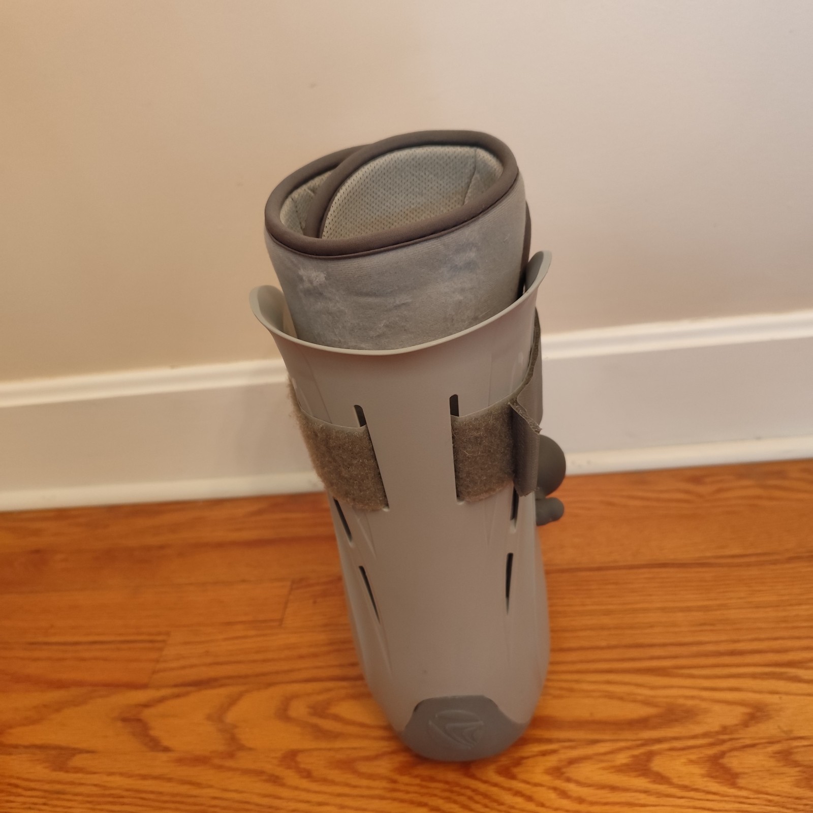 Breg Genesis Mid-Calf Full Shell Walker size large