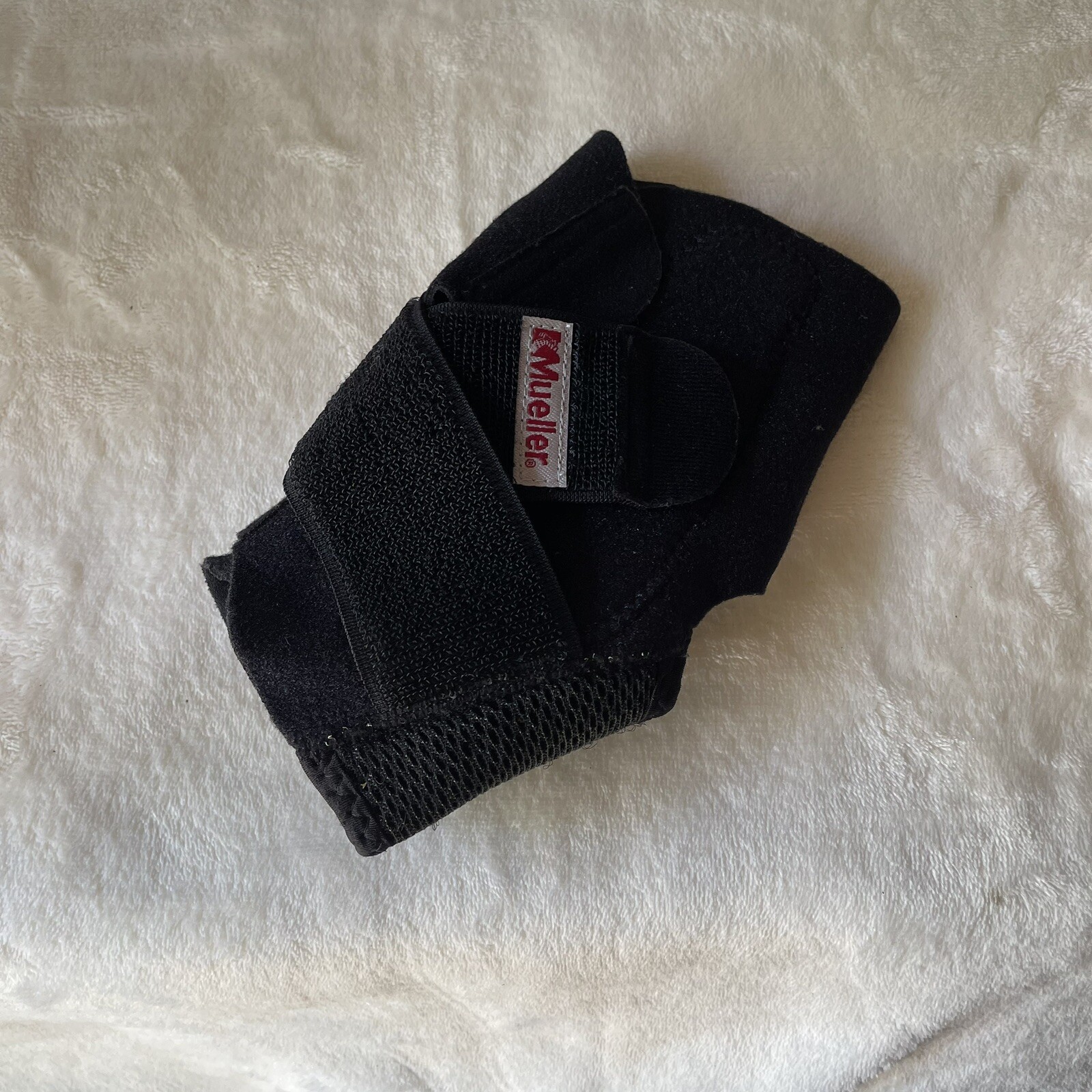 Mueller Adjustable Ankle Support, Black – One Size Fits Most