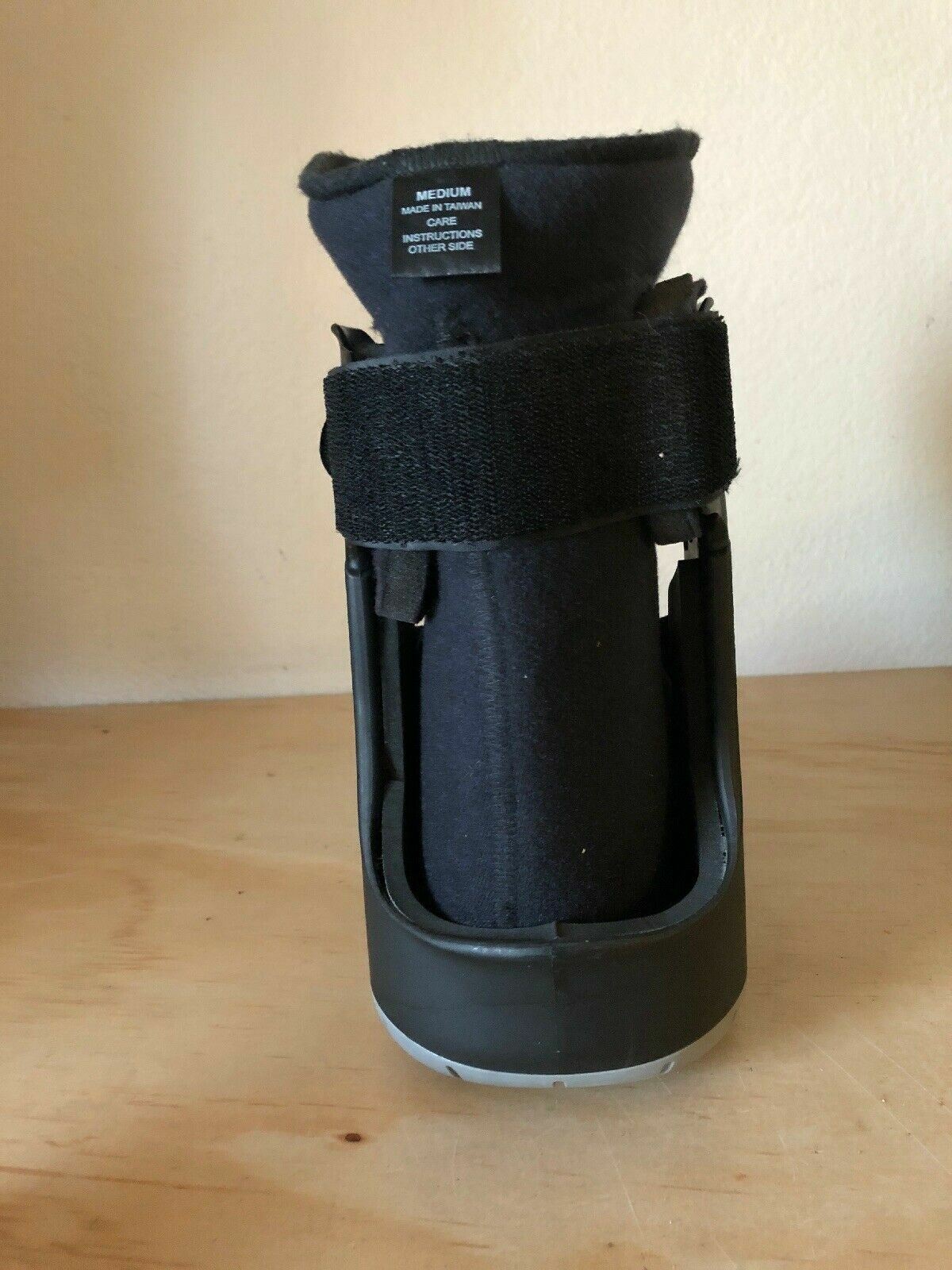 11108 Ovation Medical Pneumatic Shockpod Short Walker Brace Medium Black