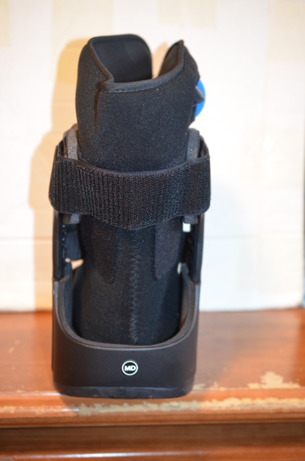 NEW United Ortho Short Air Cam Walker Fracture Boot, Medium, Black (Black)