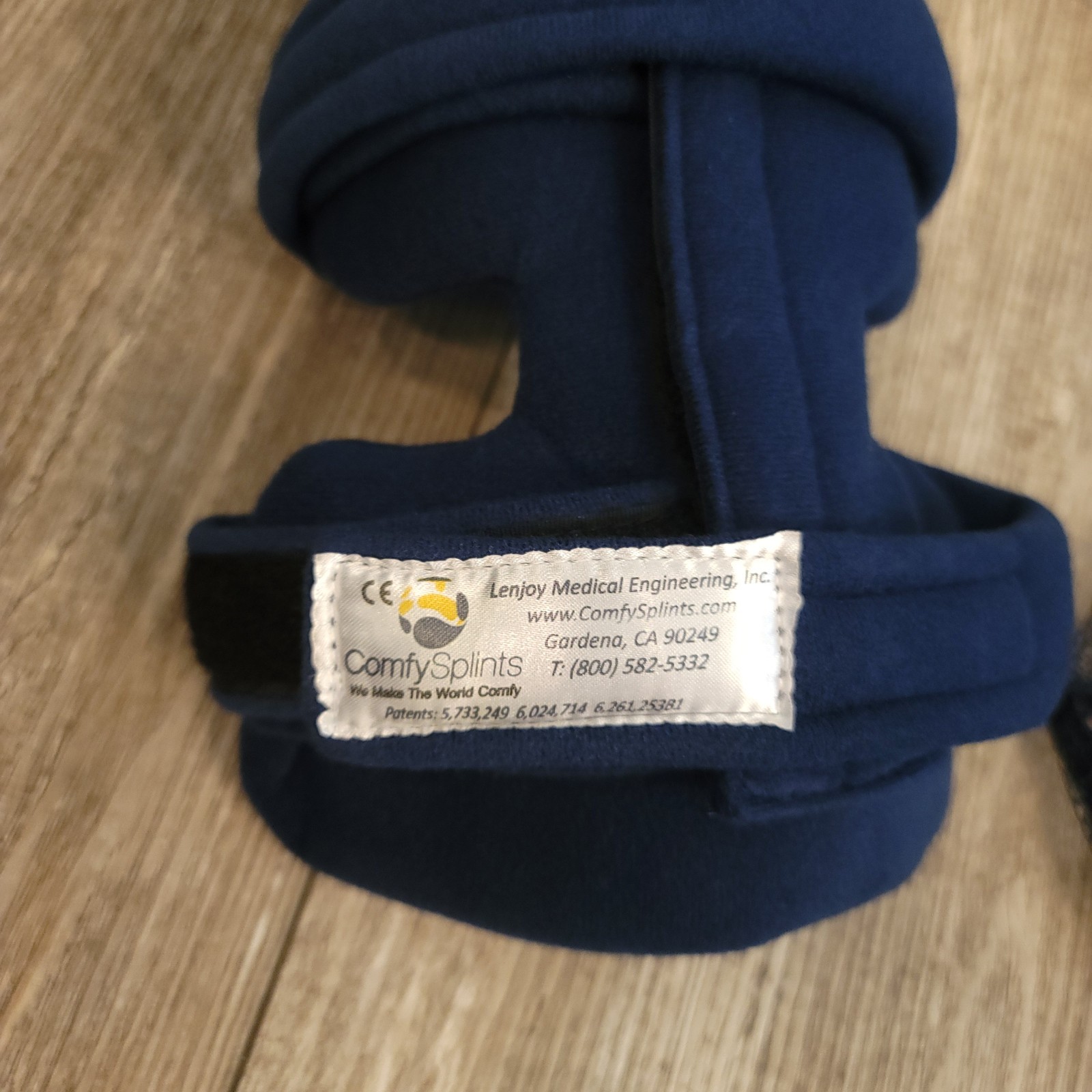 Comfy Splints Rest Hand W/Five Straps Finger Separator Included Adult Universal