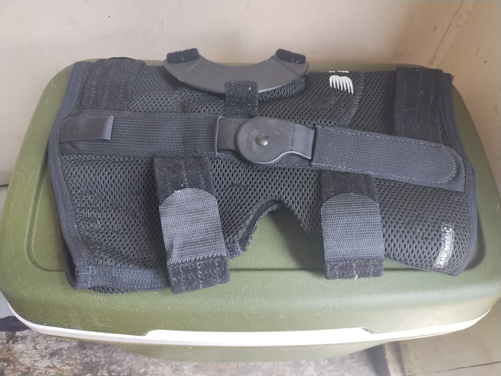 BREG (14201) Knee Brace Patellar Tracking Orthosis Size Large Right Side AirMesh