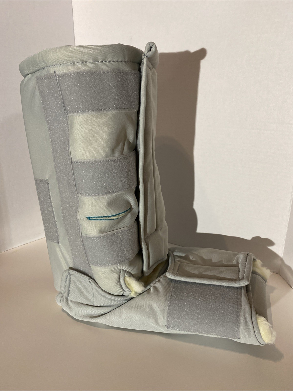 Rooke Vascular Single Boot Size Regular Gray Insulated sherpa Fleece