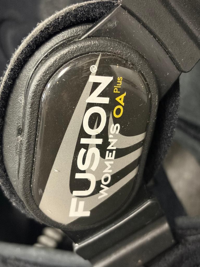 Breg Fusion Women’s OA Plus Osteoarthritis Large Right Knee Brace