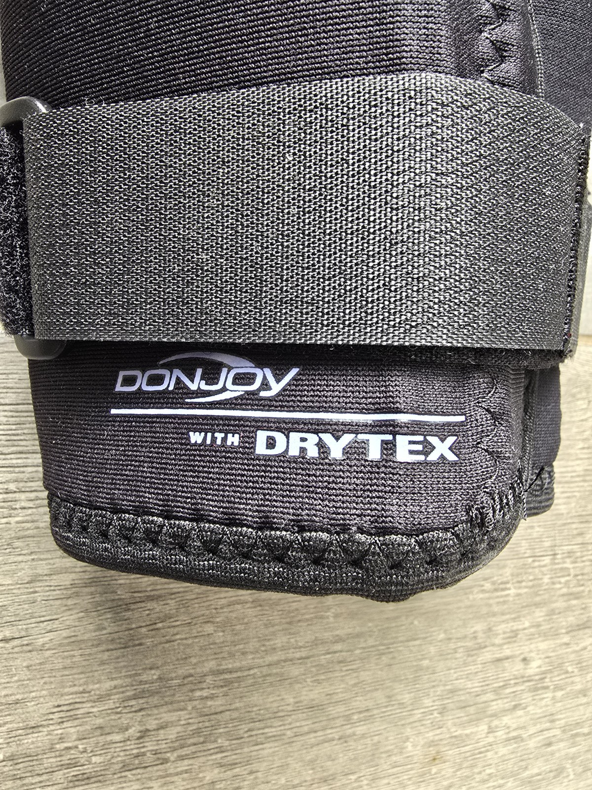 Donjoy Deluxe Hinged Knee Wrap Drytex Sleeve Open Popliteal (Medium)